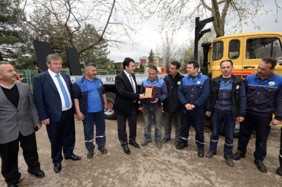 Osmangazi'de Ulaşım Hizmetleri Çalışanları Eski Kamyonu Kurtarma Aracına Dönüştürdü