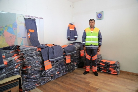 Kayseri Melikgazi'de Temizlik İşçilerine Yazlık Giysi ve Sağlık Malzemesi Temin Edildi