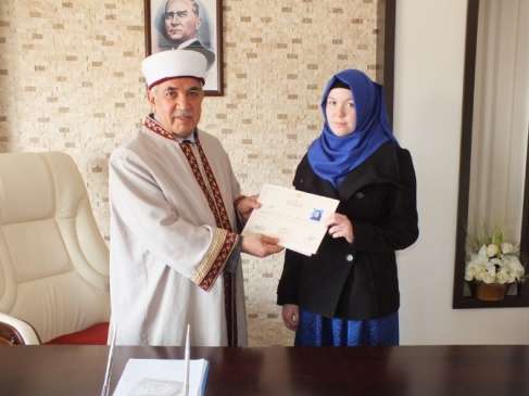 Batman'da Alman Asıllı Alıcıa Madıta Aschenbrenner İslamiyet'i Seçti