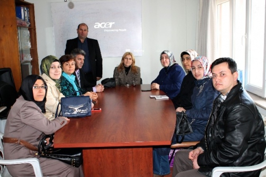 Afyonkarahisar'da AK Parti Kadın Kolları, Engelliler Meclisi'ni Ziyaret Etti