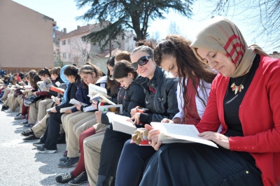 Bilecik Bozüyük'te 51. Kütüphane Haftası Etkinlikleri Kapsamında Okulca Okuyoruz Düzenlendi