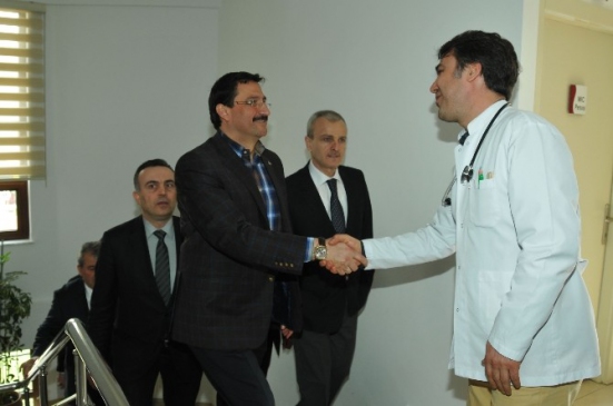 Keçiören'de Başkan Ak, Öğrencilerle Çizgi Film İzledi