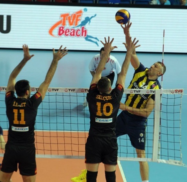 Fenerbahçe, Türkiye Voleybol 1. Ligi Play-off'unda Galatasaray FXTCR'yi 3-0 mağlup etti