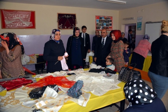 Kilis'te Başkan Kara, Yatılı Bölge İlköğretim Okulu'nda Öğrencilerle Görüştü