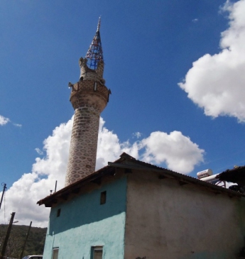 İzmir Ödemiş'te Yıldırım Düşmesi Sonucu Cami Minaresi Yıkıldı