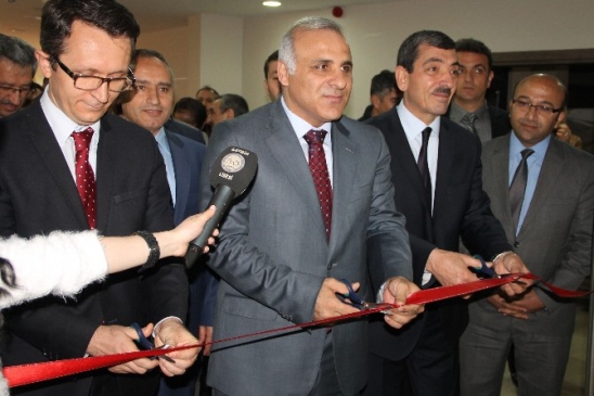 Elazığ Merkez'de 'Geçmişten Geleceğe Elazığ' Resim Sergisi Açıldı