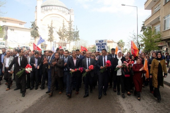Kilis'te AK Parti Adayları Teşekkür Yürüyüşü Gerçekleştirdi