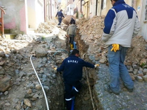 Ayvalık Hamdibey Mahallesi'nde 30 Yıl Sonra Su Hattı Değiştiriliyor