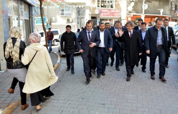 Beyoğlu Hacıahmet Mahallesi'nde Başkan Demircan Vatandaşların Sorunlarını Dinledi