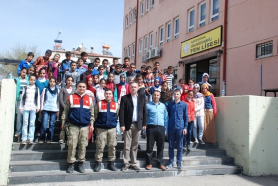 Gaziantep Yavuzeli'nde Jandarma, Öğrencilere Bahar Gezisi Düzenledi