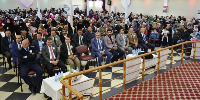 Erciş'te Kutlu Doğum Haftası Kapsamında Gerçekleştirilen Programda Çok Sayıda Katılımcı Bulundu