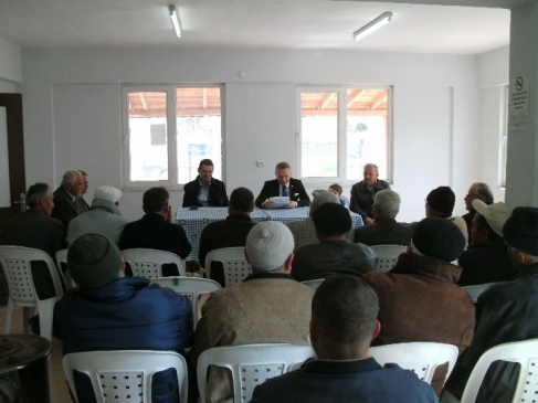Korkuteli İlçesi Bayat Mahallesi'nde Kaymakam Erol Tanrıkulu Vatandaşlarla Buluştu