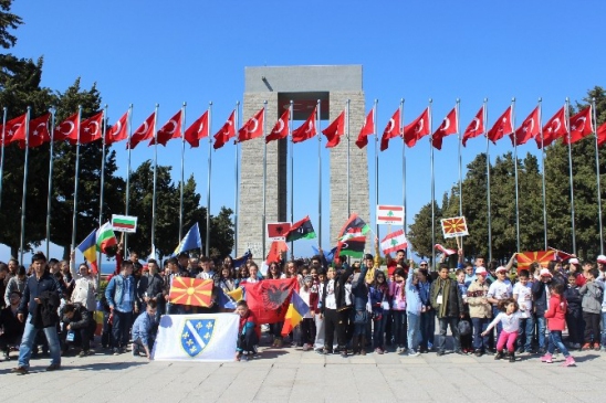 Esenler'den Çanakkale'ye Gelen 120 Çocuk Şehitlikleri Ziyaret Etti