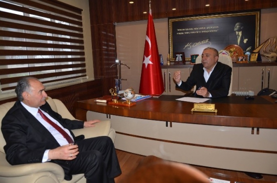 Erzurum Çat'ta AK Parti Milletvekili Yılmaz, CHP'li Başkan Kılıç'ı Ziyaret Etti