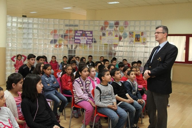 Denizli Merkezefendi'de Kutlu Doğum Haftası Etkinliği Kapsamında Çocuklara Hz. Peygamber’in Hayatı Anlatıldı