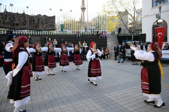 Bursa Osmangazi'deki Fethi Şenlikleri'ne Yunan Folklor Ekibi Katıldı