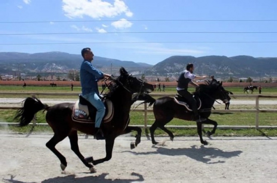 Kütahya'da Hoş Geldin Bahar Rahvan At Yarışları Büyük İlgi Gördü