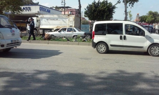 Adana'da Temizlik Yapan Görevlinin Refüjde Aracın Çarpması Sonucu Hayatını Kaybettiği Belirtildi