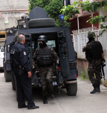 Adana Seyhan'da Eşini Bıçaklayan Kişiye Operasyon Düzenlendi