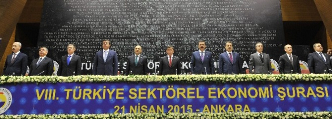 Ankara'da TOBB'da düzenlenen Türkiye Sektörel Ekonomi Şurası'nda, iş hayatındaki sorunlar ve çözümleri ele alındı.