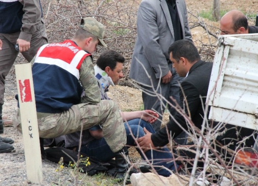 Elazığ Merkez'de Taşeron İşçileri Taşıyan Kamyonet Direğe Çarptı, 7 Yaralı