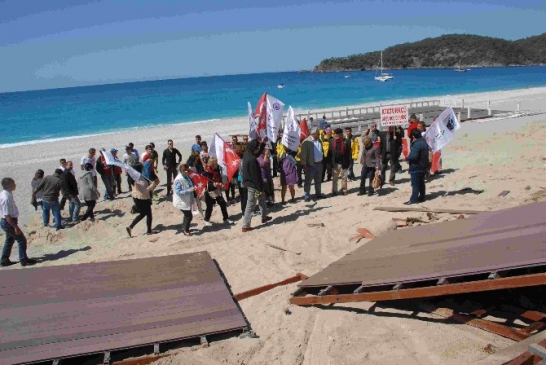 Muğla Fethiye Ölüdeniz'de Kafe Platformuna Tepki Gösterildi