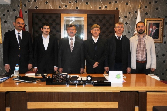 Niğde'de Hayrat Vakfı ve Elmas Kalem Derneği, Belediye Başkanı Faruk Akdoğan'ı Ziyaret Etti