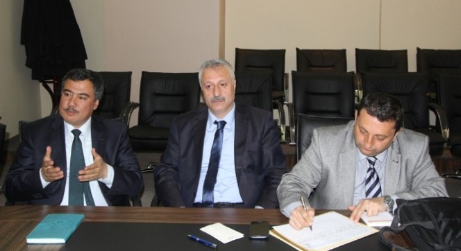 Bayburt'ta "Okullar Hayat Olsun Projesi" Değerlendirme Toplantısı Gerçekleşti