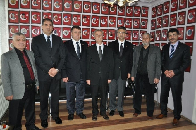 Erzurum'da MHP Milletvekili Adayları Şehit Aileleri Derneği'ni Ziyaret Etti