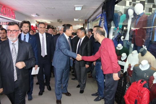 Kayseri'de AK Parti Adayı Mehmet Özhaseki, Esnafı Ziyaret Etti ve Projeleri Tanıttı