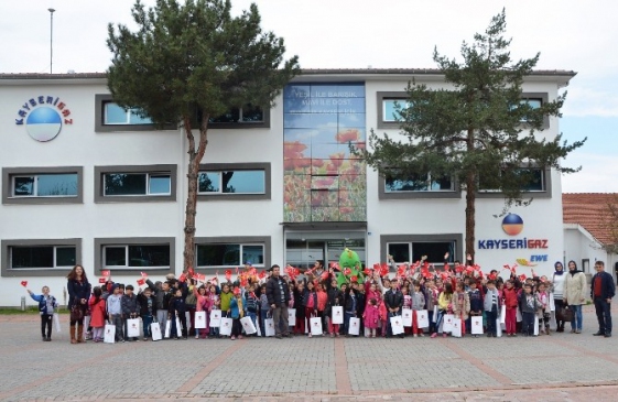Kayseri'de 23 Nisan Ulusal Egemenlik ve Çocuk Bayramı Coşkusu Kayserigaz Tiyatrosu ile Yaşandı