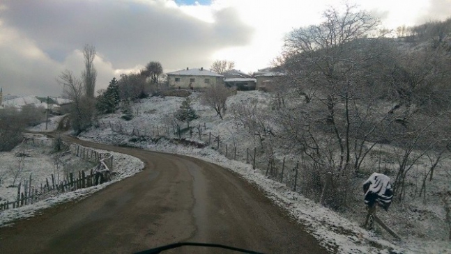 Çorum Sungurlu'da Nisan Ayında Yağan Kar Vatandaşları Şaşırttı