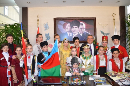 Kuşadası'nda 23 Nisan Ulusal Egemenlik ve Çocuk Bayramı Etkinlikleri Başladı