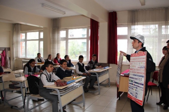 Erzurum Oltu'da Öğrencilere Trafik Levhaları Tanıtıldı