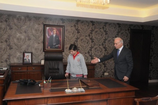 Samsun İlkadım'da 23 Nisan Kutlamaları Kapsamında Öğrenciye Vali Makamı Devredildi