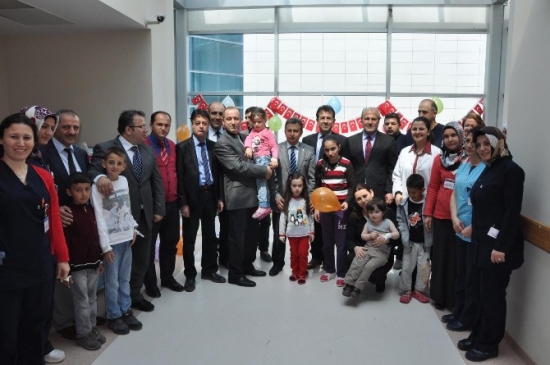 Bursa İnegöl'deki Hastanede 23 Nisan Ulusal Egemenlik ve Çocuk Bayramı Coşkuyla Kutlandı