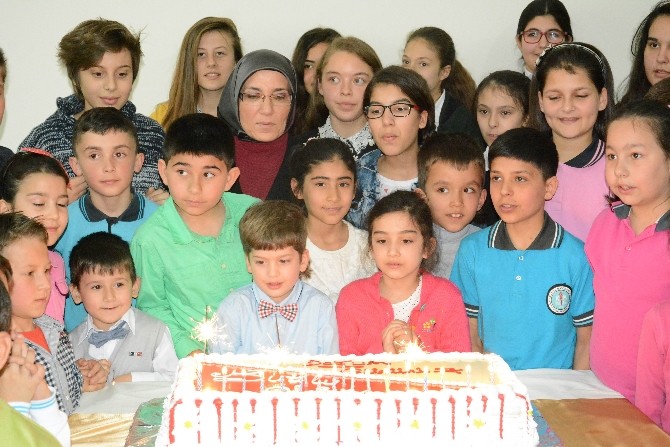 Balıkesir'de 23 Nisan Doğumlu Çocuklar İçin Kutlama Düzenlendi