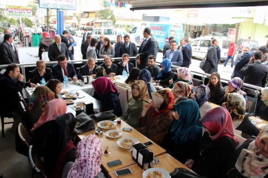 Gençlik ve Spor Bakanı Akif Çağatay Kılıç, Samsun'da üniversite öğrencileriyle bir araya geldi ve sorunlarını dinledi.