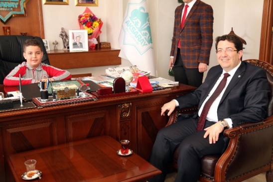 Aksaray'da 23 Nisan Kutlamasında Başkanlık Koltuğu Öğrencilere Bırakıldı