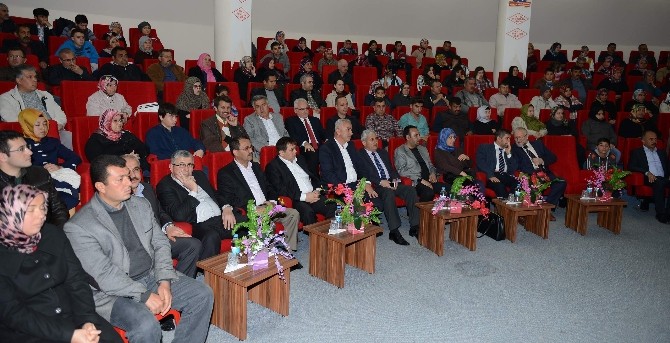 Kumluca'da Regaip Kandili İçin Düzenlenen Programda Şiir Dinletisi Gerçekleşti