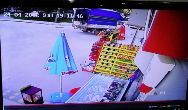 Eskişehir Şirintepe'de Motosikletle Çarpışan Kamyonet Sürücüsü Kaçtı