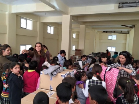 Didim'de 23 Nisan'da Çocuklara Giysi Yardımı Yapıldı