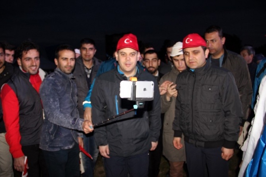 Çanakkale'de Gençlerle Bir Araya Gelen Bakan Kılıç, Selfie Taleplerini Kırmadı