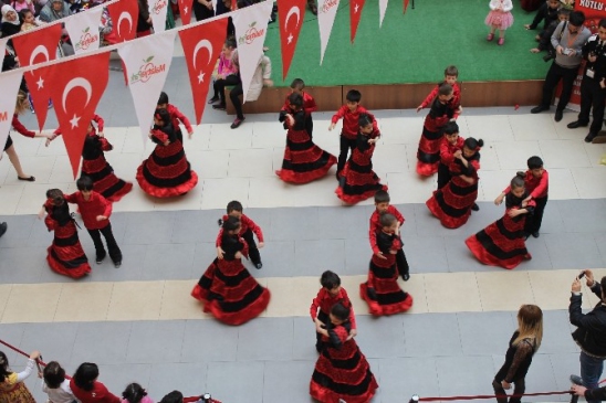 Malatya'da 23 Nisan Ulusal Egemenlik ve Çocuk Bayramı Coşkuyla Kutlandı