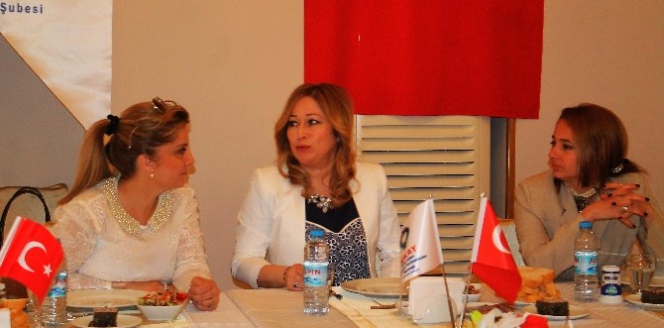 Mersin'de PEKAY Tarafından 81 Başarılı Öğrenciye Burs Verildi