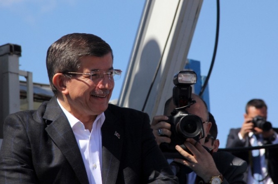 Erzurum'da Başbakan Ahmet Davutoğlu, 7 Haziran seçimleri öncesi mitingde önemli mesajlar verdi.