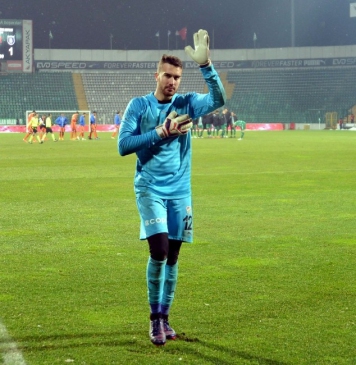 Bursa'da Bursaspor Kalecisi Harun Tekin, Fenerbahçe Maçında İyi Sonuç Hedefliyor