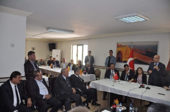 Gaziantep'te Maliye Bakanı Mehmet Şimşek, Mardinli olduğunu vurgulayarak MAREV'i ziyaret etti.