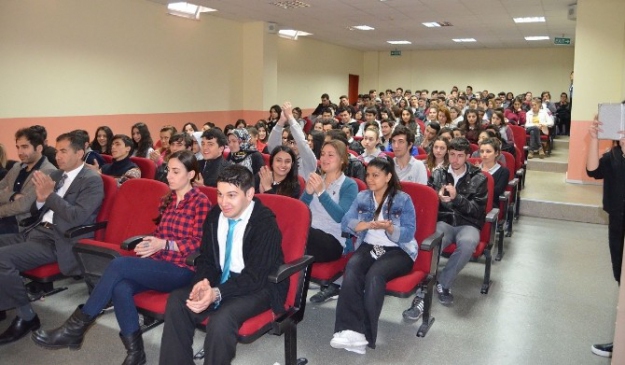 İstanbul'da Halkla İlişkiler Öğrencileri, Lise Öğrencilerine Projelerini Tanıttı