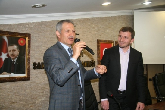 Adapazarı'nda Başkan Dişli, AK Parti'nin Hizmetleri Hakkında Bilgi Verdi